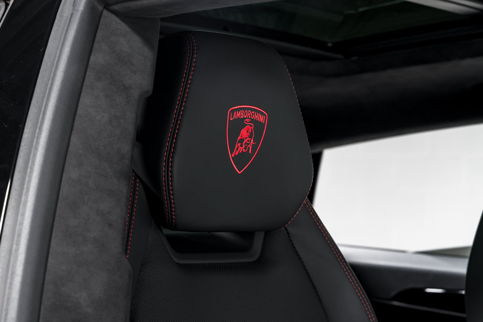 Used 2024 Lamborghini Urus S AWD/4WD image 40