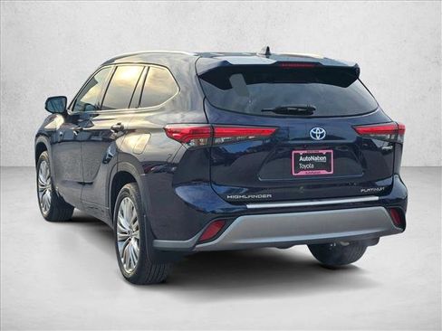 Used 2023 Toyota Highlander Platinum image 8