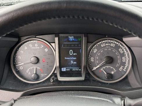 Used 2021 Toyota Tacoma TRD Sport AWD/4WD image 22