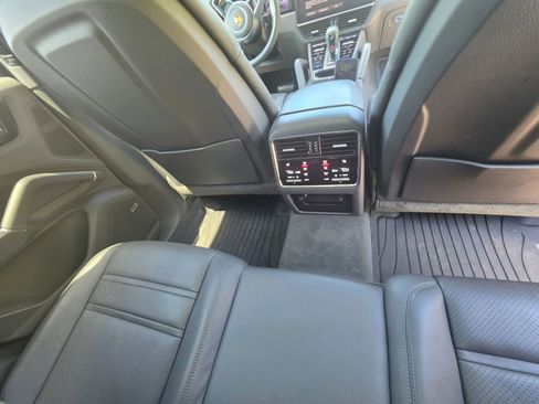 Used 2023 Porsche Cayenne AWD/4WD image 23