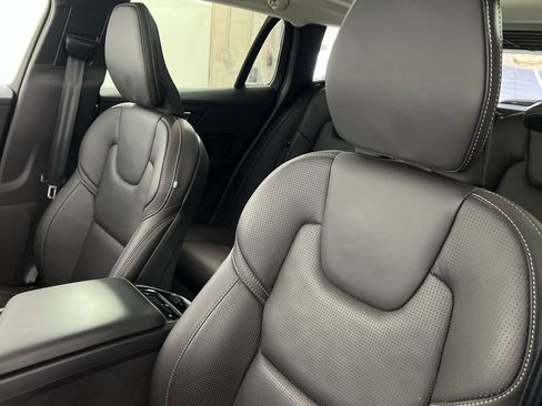 Used 2021 Volvo V60 T5 Cross Country image 15