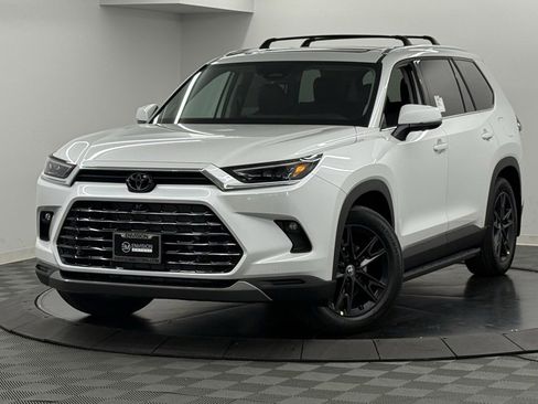 New 2026 Toyota Grand Highlander Platinum image 2