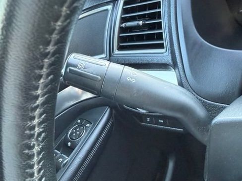 Used 2019 Ford Explorer XLT w/ Equipment Group 202A AWD/4WD image 23