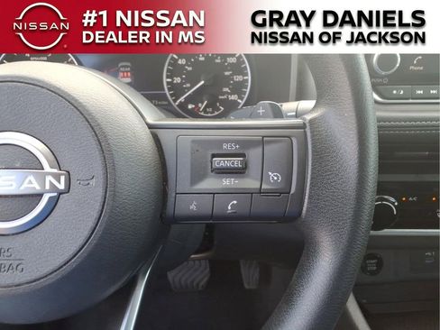 Used 2024 Nissan Rogue S FWD image 14