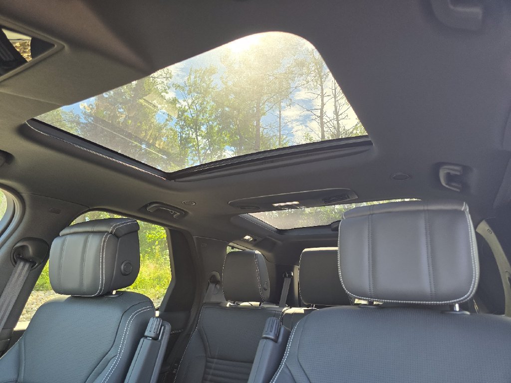 New 2026 Land Rover Discovery Limited Edition AWD/4WD image 26