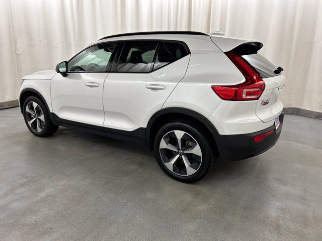 Used 2024 Volvo XC40 B5 Plus w/ Climate Package AWD/4WD image 3