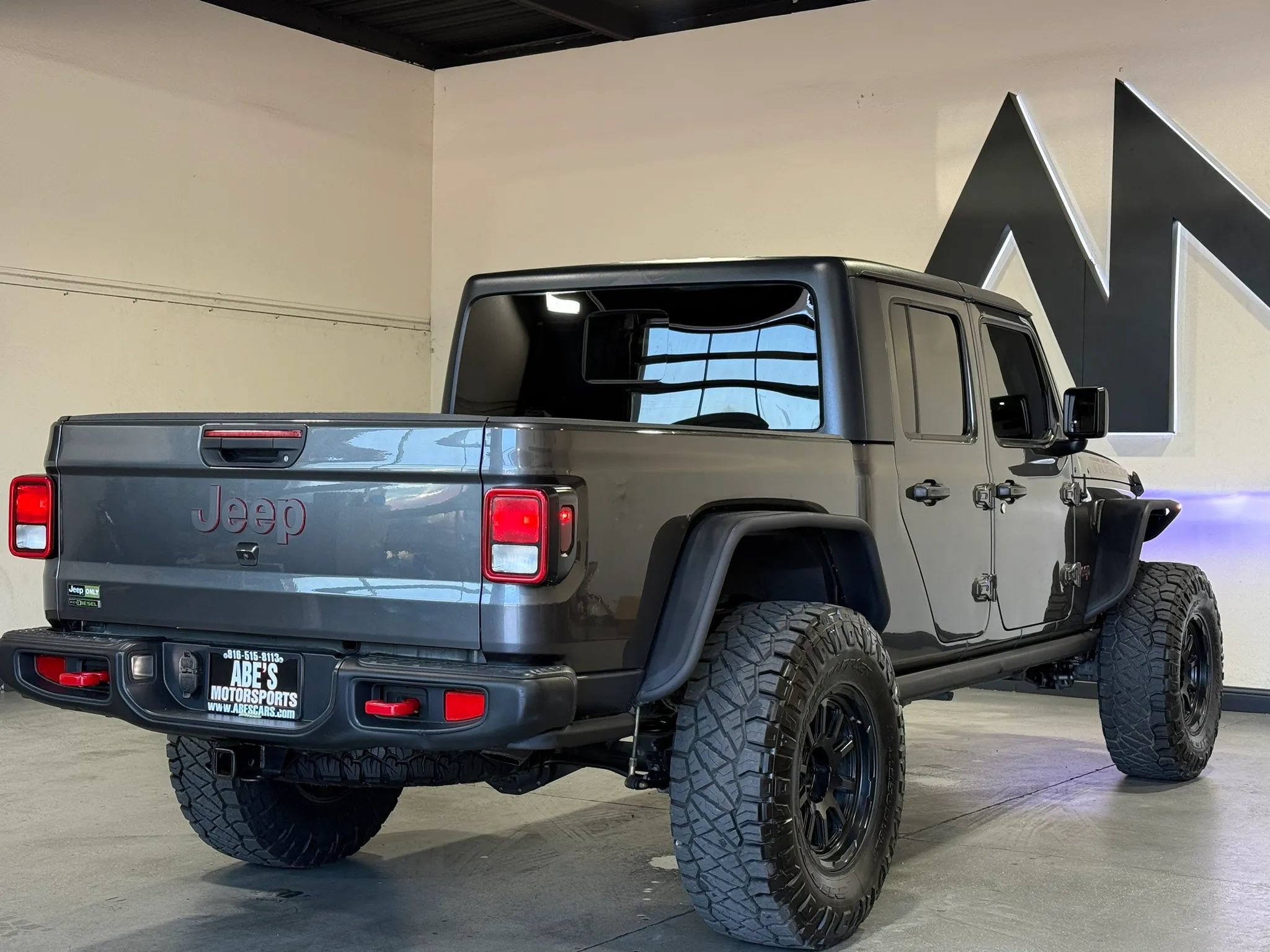 Used 2021 Jeep Gladiator Rubicon AWD/4WD image 4