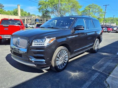 Used 2019 Lincoln Navigator Reserve image 12