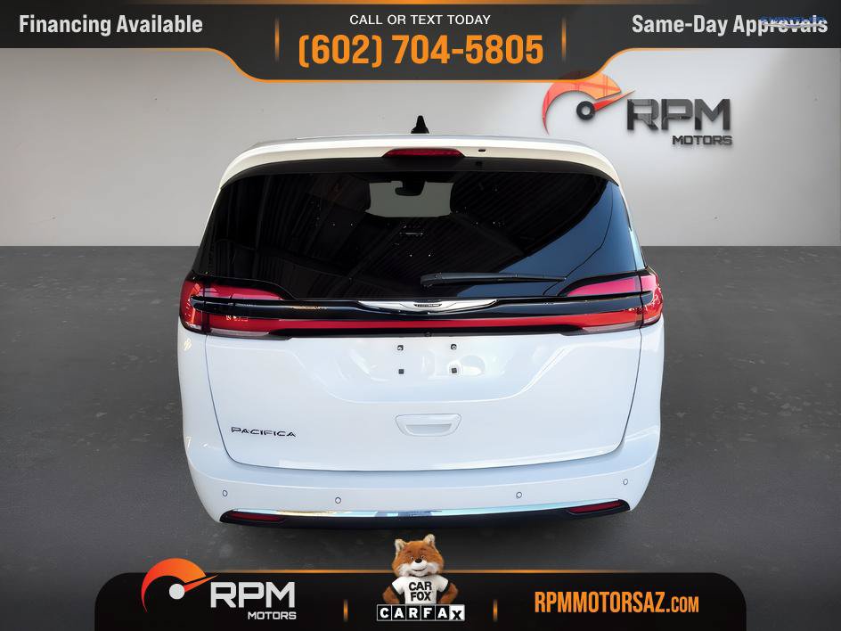 Used 2025 Chrysler Pacifica Select FWD image 5