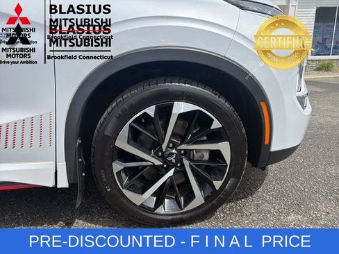 Used 2023 Mitsubishi Outlander 4WD Plug-In Hybrid image 3