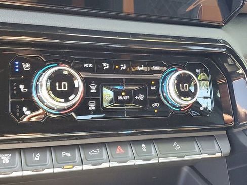 New 2026 GMC Sierra 2500 AT4 w/ Technology Package AWD/4WD image 25