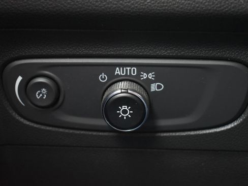 Used 2022 Buick Envision Preferred FWD image 19