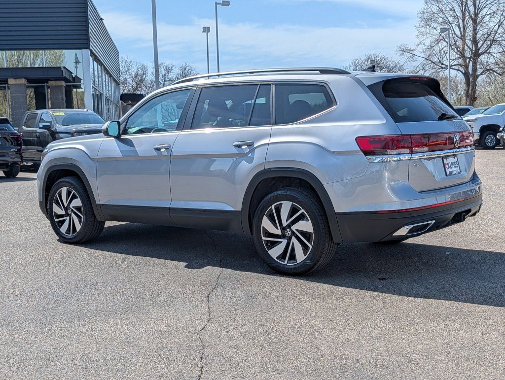 Used 2025 Volkswagen Atlas SE AWD/4WD image 8
