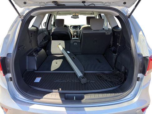 Used 2017 Hyundai Santa Fe SE FWD image 17