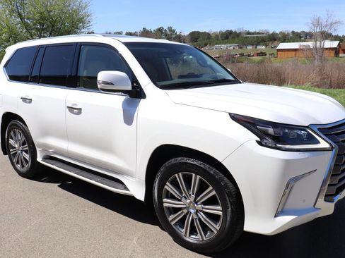 Used 2016 Lexus LX 570 4WD image 16