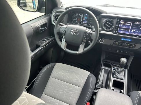 Used 2022 Toyota Tacoma TRD Sport RWD image 9