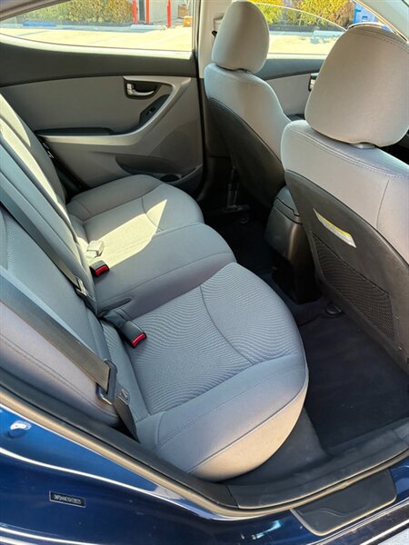 Used 2016 Hyundai Elantra SE w/ Option Group 02 FWD image 12
