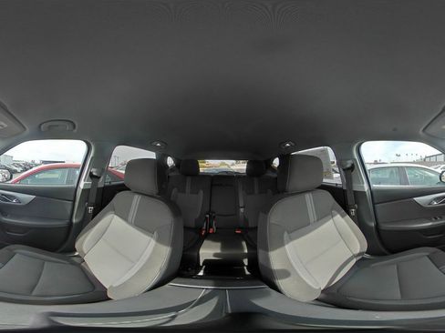 Used 2025 Chevrolet Blazer LT image 42