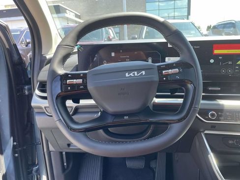 New 2027 Kia Carnival SX w/ Dark Edition Package FWD image 16