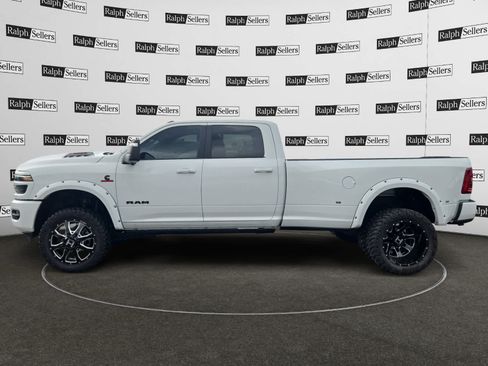 Used 2026 RAM 3500 Laramie AWD/4WD image 3