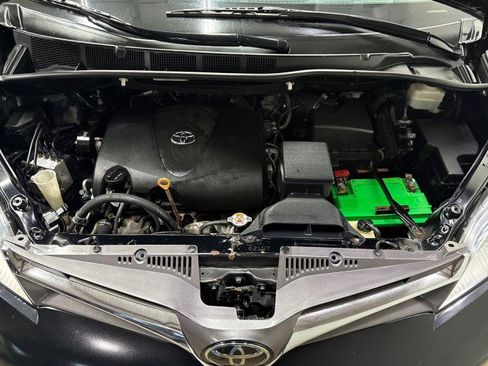 Used 2020 Toyota Sienna L image 44