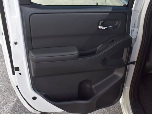Certified 2025 Nissan Frontier SV w/ SV Convenience Package RWD image 47