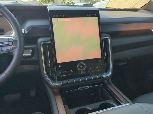 Certified 2025 GMC Yukon Denali image 30