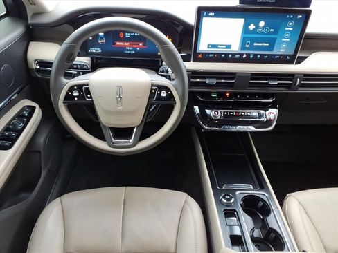 Used 2023 Lincoln Corsair Reserve image 9