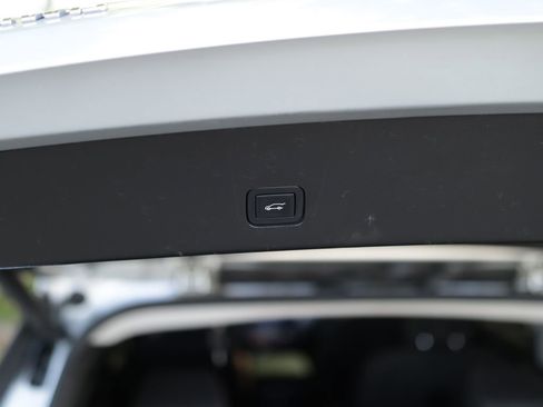 Used 2018 Chevrolet Traverse LT w/ LPO, 'HIT The Road' Package AWD/4WD image 28