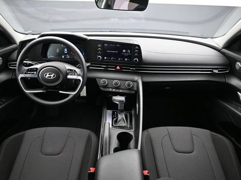 Used 2024 Hyundai Elantra SE FWD image 24