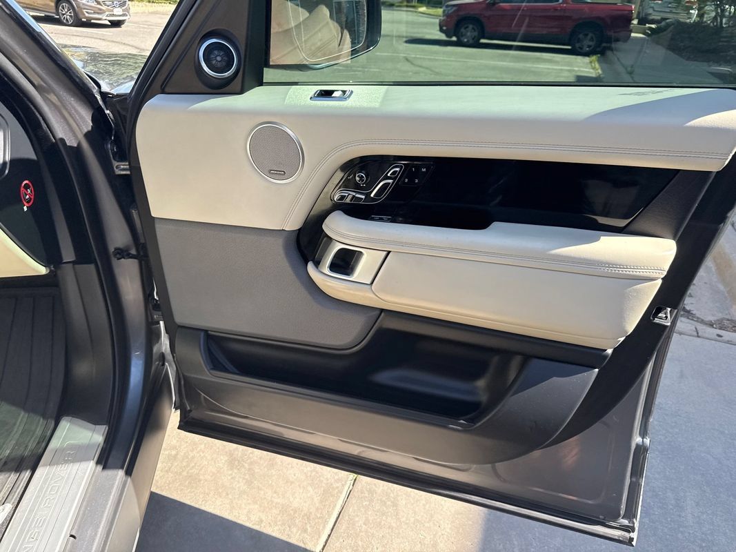 Used 2018 Land Rover Range Rover Supercharged AWD/4WD image 12