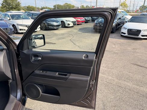 Used 2015 Jeep Patriot High Altitude AWD/4WD image 19