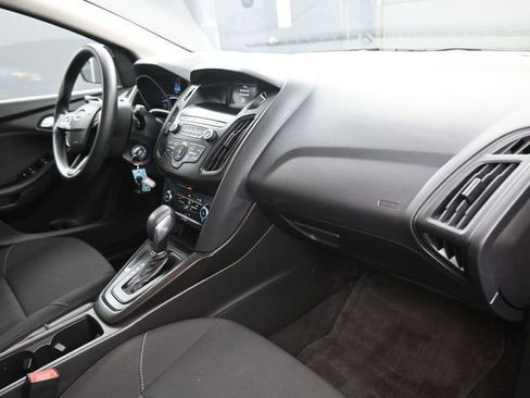 Used 2018 Ford Focus SE image 48