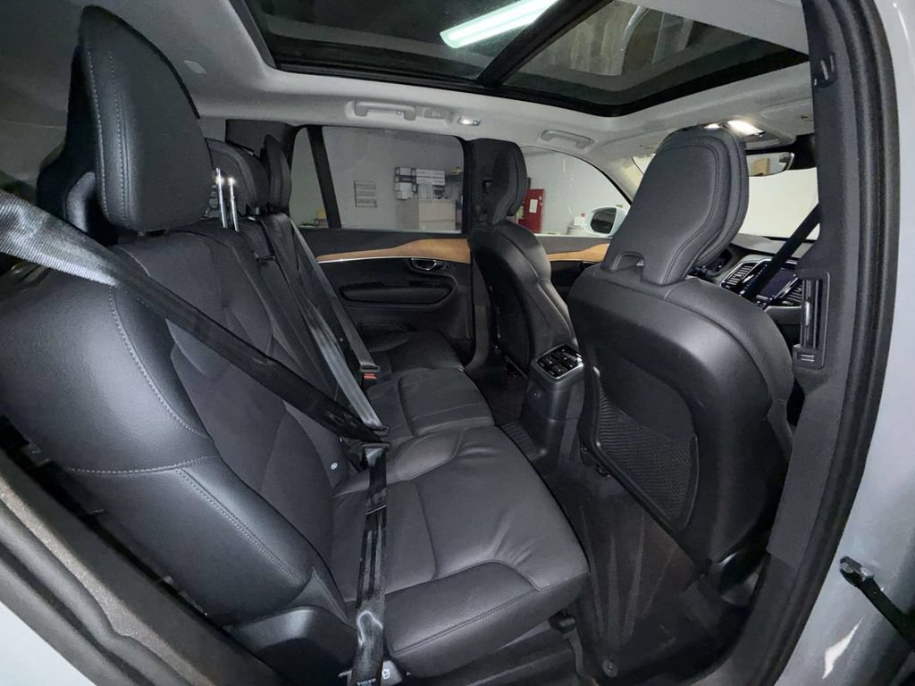 Used 2025 Volvo XC90 T8 Plus w/ Protection Package Premier AWD/4WD image 16
