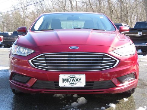 Used 2018 Ford Fusion SE image 2