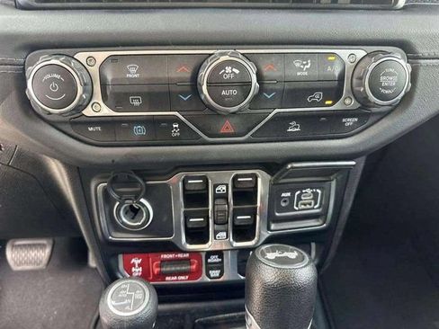 Used 2024 Jeep Wrangler Unlimited Rubicon 4xe AWD/4WD image 29