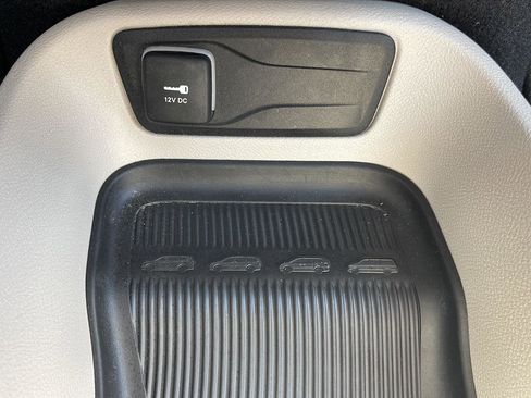 Used 2023 Chrysler Pacifica Touring-L FWD image 45