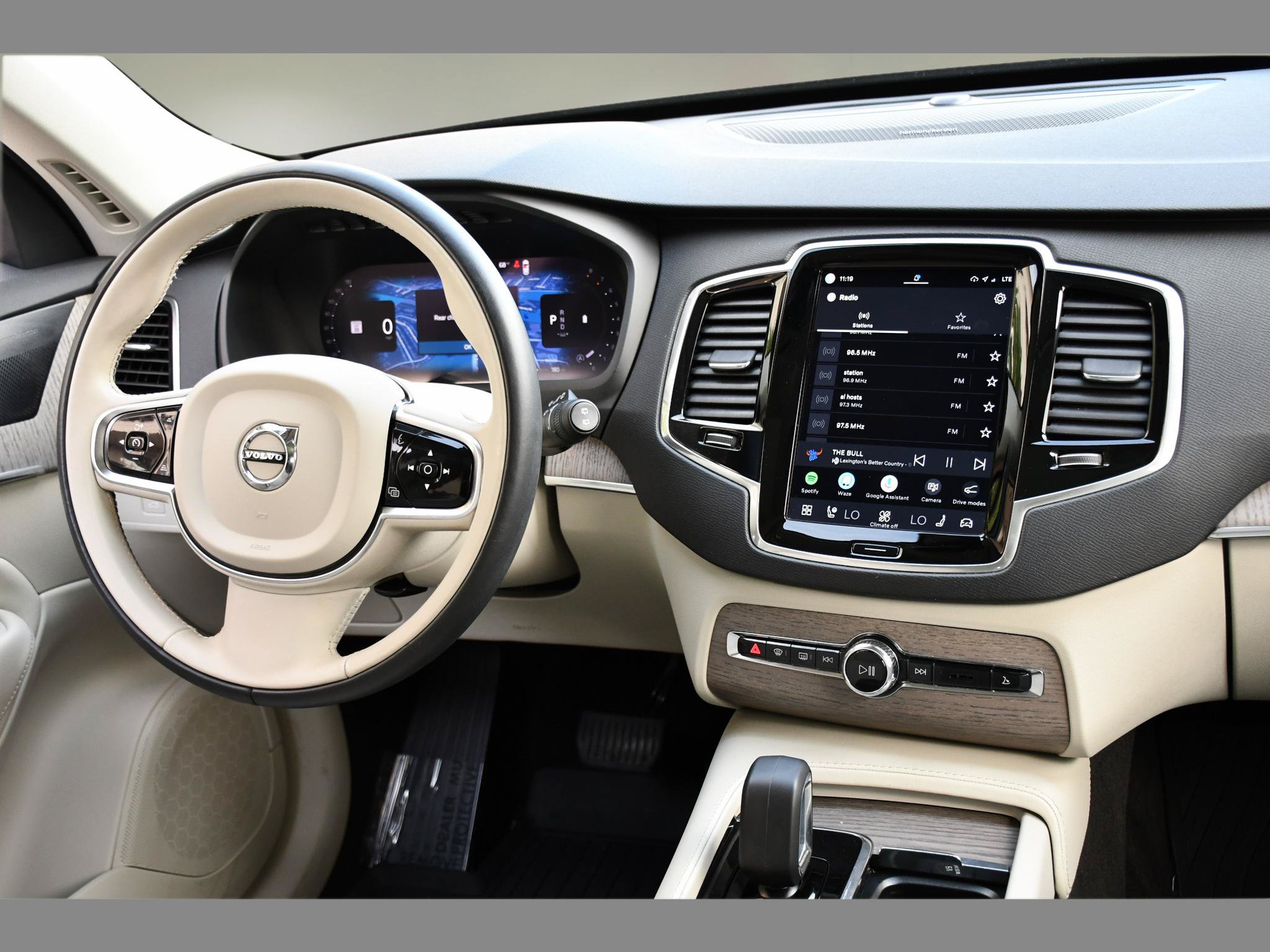 Used 2024 Volvo XC90 B6 Plus w/ Protection Package Premier AWD/4WD image 19