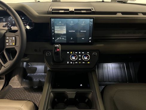 Used 2025 Land Rover Defender 110 S AWD/4WD image 19