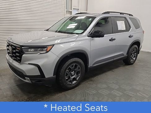 Used 2025 Honda Pilot TrailSport image 5