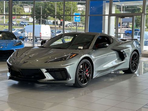 Used 2023 Chevrolet Corvette Stingray Preferred Cpe w/ Z51 Performance Package RWD image 3