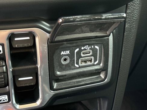 Used 2020 Jeep Gladiator Rubicon w/ Cold Weather Group AWD/4WD image 28