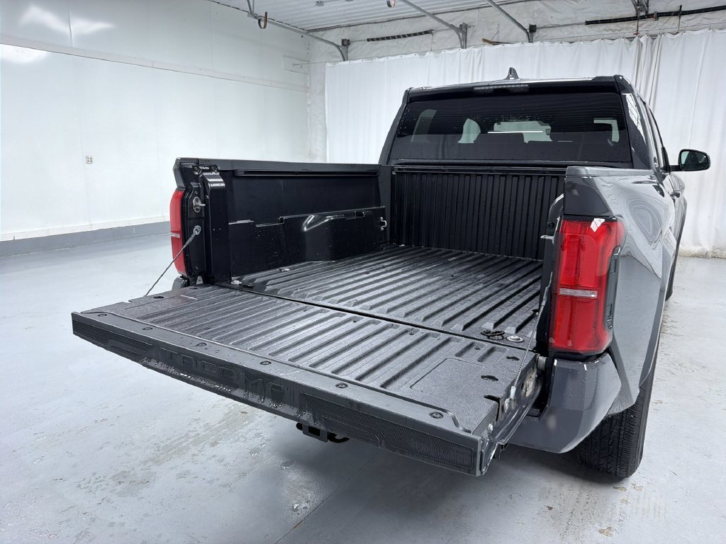 Certified 2024 Toyota Tacoma SR5 AWD/4WD image 17