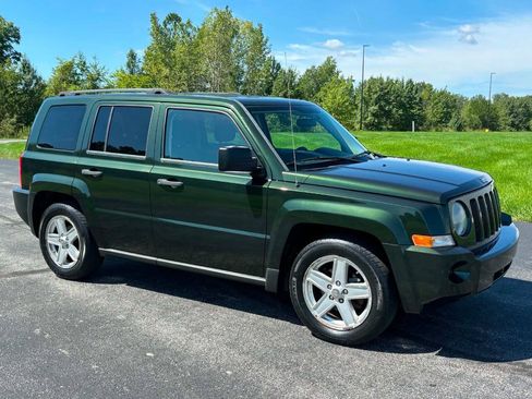 Used 2010 Jeep Patriot Sport w/ Tire & Wheel Group AWD/4WD image 2