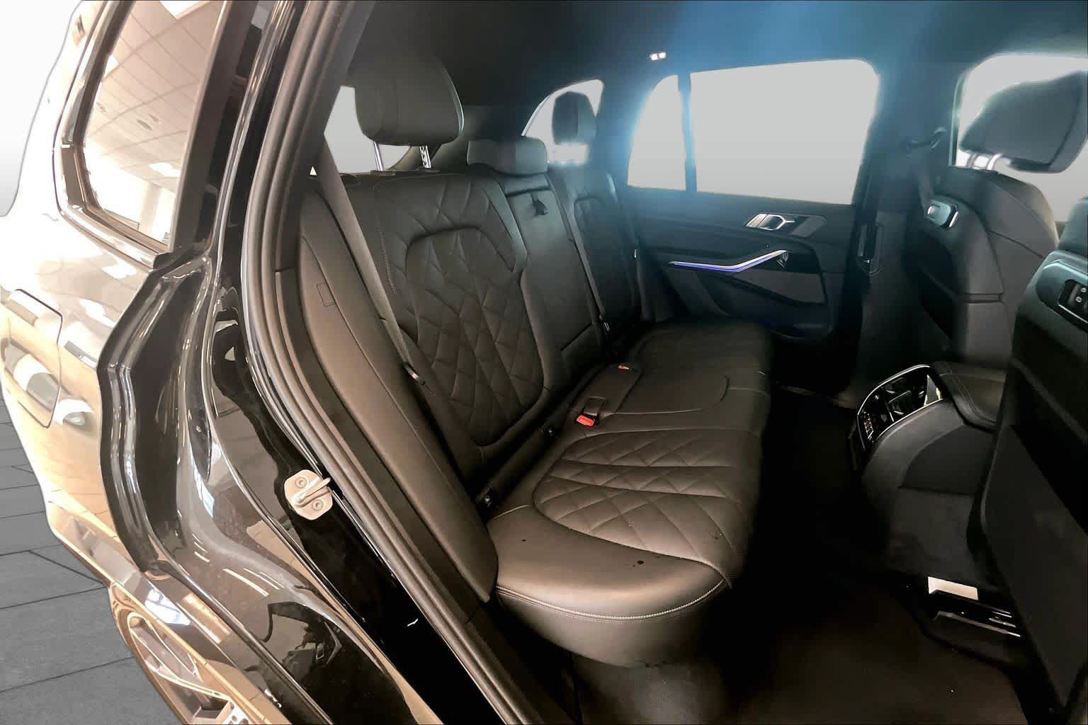 Used 2024 BMW X5 sDrive40i w/ M Sport Package RWD image 19