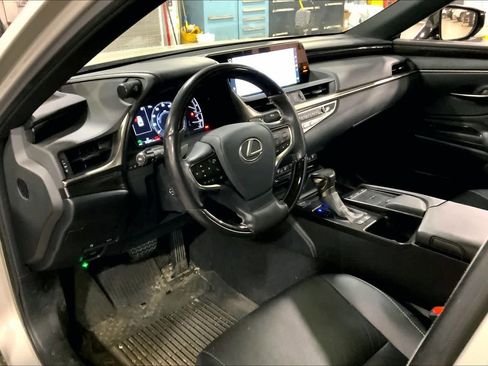 Used 2019 Lexus ES 300h w/ Premium Package FWD image 18