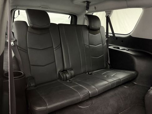 Used 2017 Cadillac Escalade ESV Luxury image 40