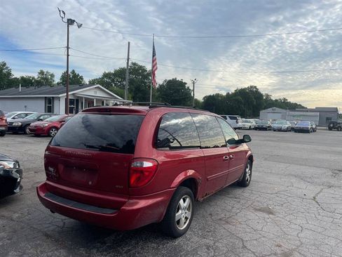 Used 2005 Dodge Grand Caravan SXT w/ Leather Interior Group FWD image 5