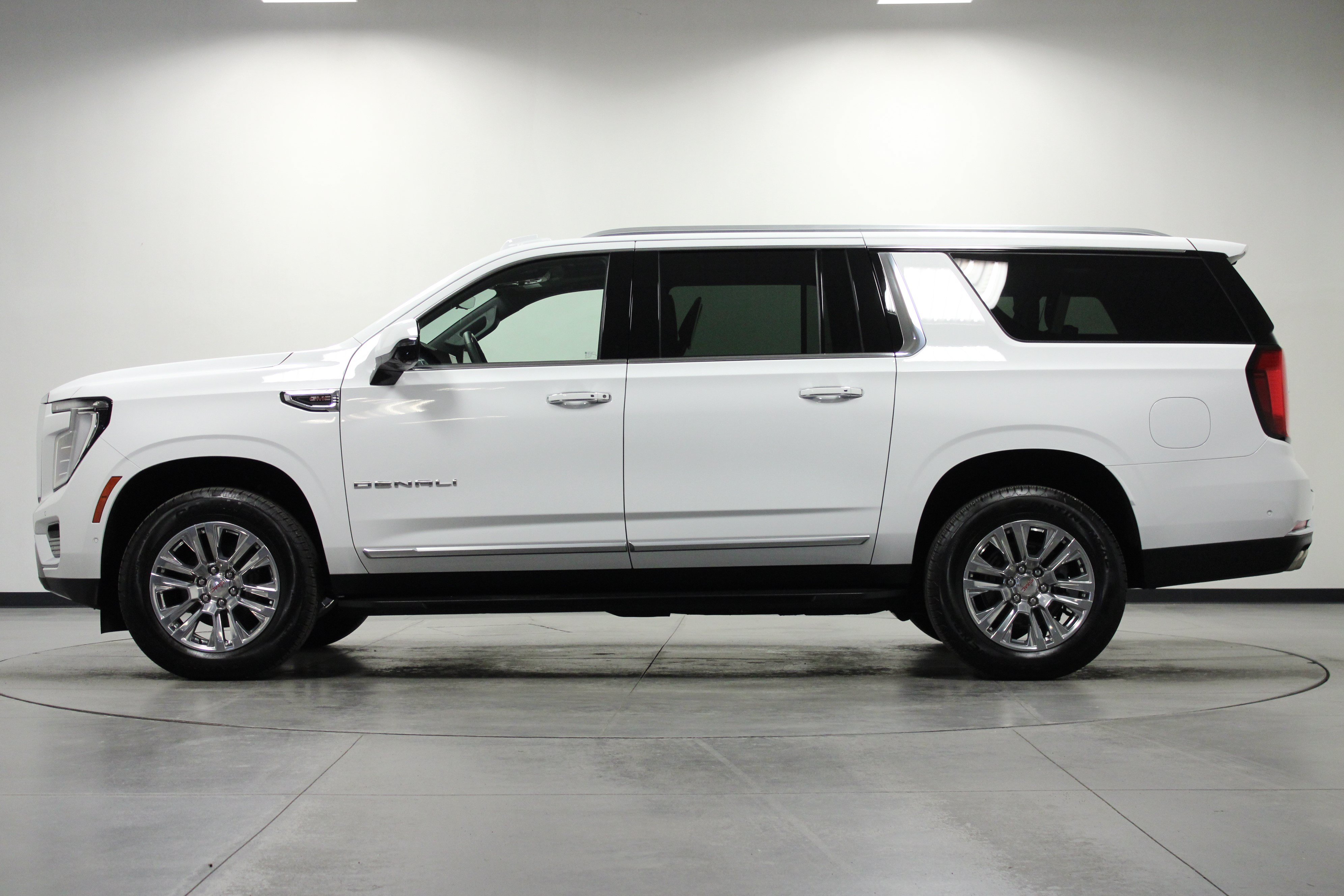 Used 2026 GMC Yukon XL Denali w/ Advanced Technology Package AWD/4WD image 7