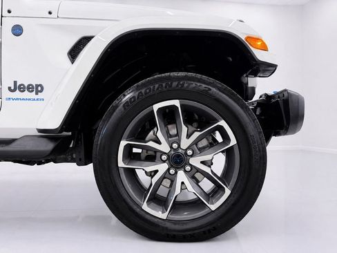 Used 2024 Jeep Wrangler Unlimited w/ Convenience Group AWD/4WD image 9